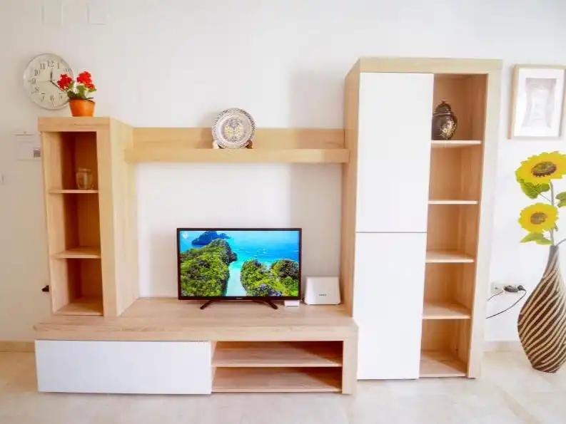 Apartamento de alquiler en Arabial, 125, Rosaleda - Juventud Sala de estar de Apartamento de alquiler en Granada con Aire acondicionado, Calefacción y Amueblado