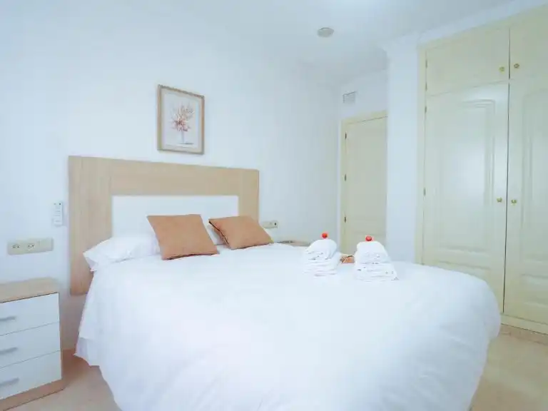 Apartamento de alquiler en Arabial, 125, Rosaleda - Juventud Habitación de Apartamento de alquiler en Granada con Aire acondicionado, Calefacción y Amueblado