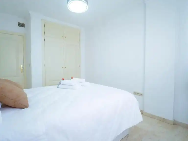 Apartamento de alquiler en Arabial, 125, Rosaleda - Juventud Habitación de Apartamento de alquiler en Granada con Aire acondicionado, Calefacción y Amueblado