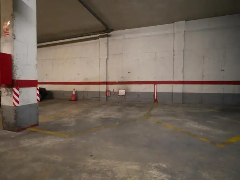 Apartamento de alquiler en Arabial, 125, Rosaleda - Juventud Parking de Apartamento de alquiler en Granada con Aire acondicionado, Calefacción y Amueblado