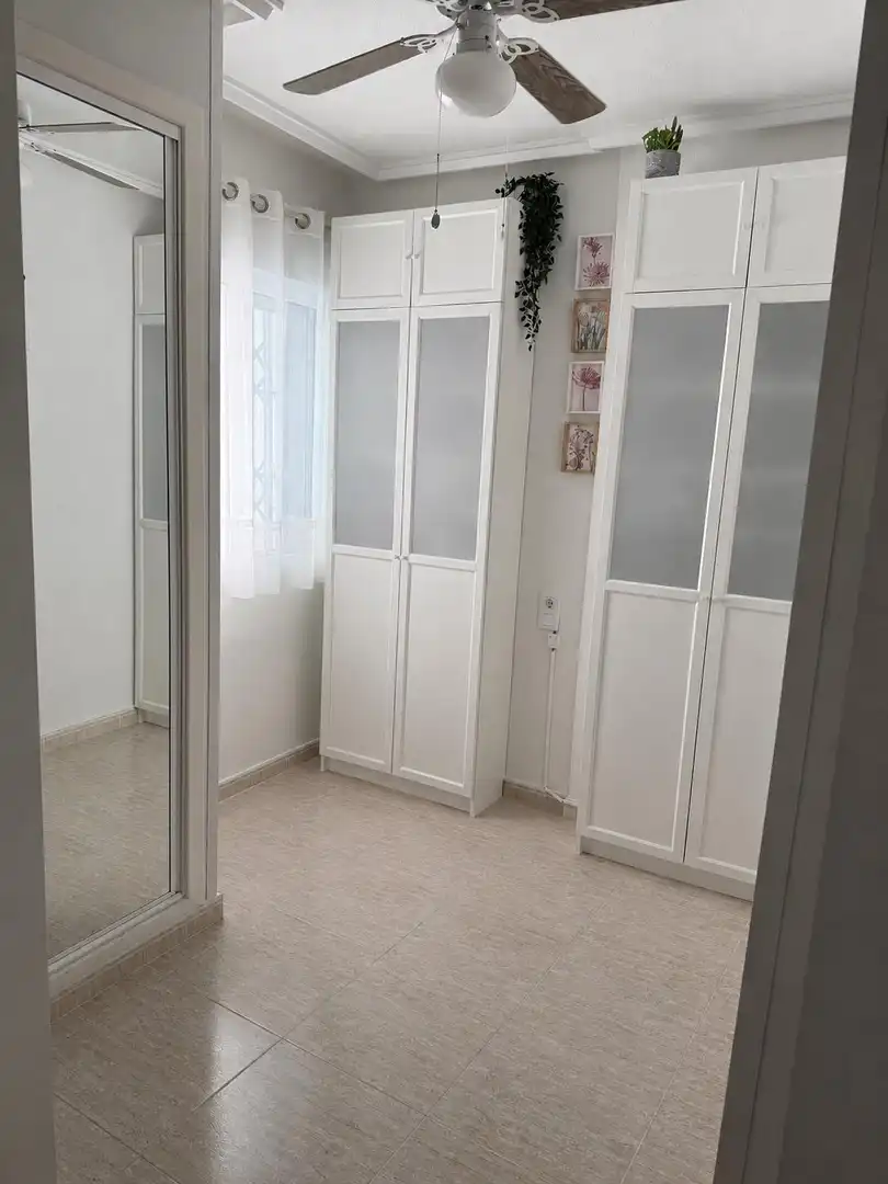 Ático en venta en Calle Pola de Siero, 15b, Playa de los Locos Habitación de Ático en venta en Torrevieja con Aire acondicionado y Terraza