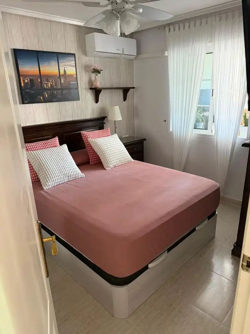 Ático en venta en Calle Pola de Siero, 15b, Playa de los Locos Habitación de Ático en venta en Torrevieja con Aire acondicionado y Terraza