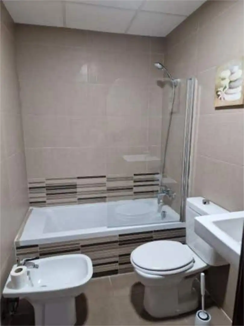 Piso de alquiler en La Nucia Pueblo Baño de Piso de alquiler en La Nucia con Terraza