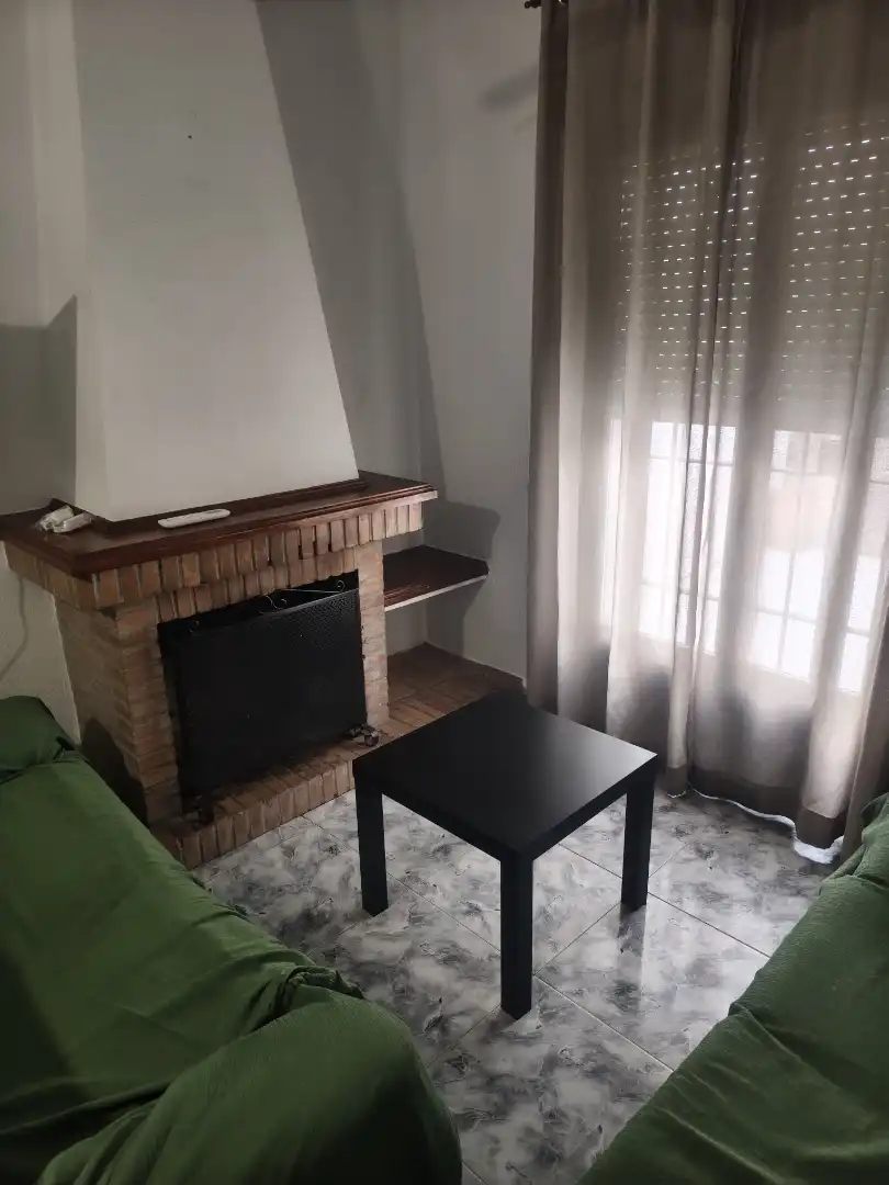 Casa adosada de alquiler en Calleja de los Cabreros, 13, Trujillo Sala de estar de Casa adosada de alquiler en Trujillo con Aire acondicionado, Calefacción y Trastero