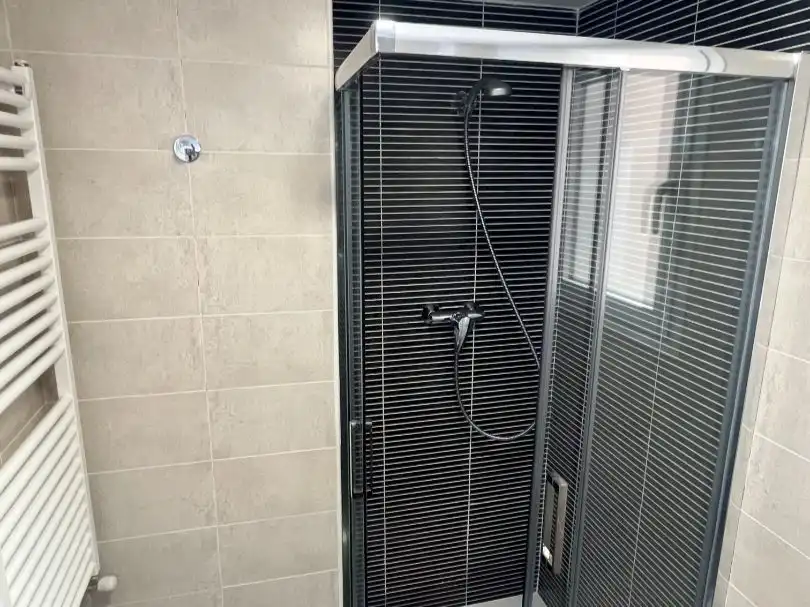 Flat for rent in Calle de los Procuradores del Común, 6, Sector Plaza de Toros Bathroom of Flat for rent in Segovia with Heating, Private garden and Parquet flooring
