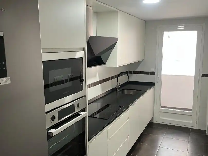 Flat for rent in Calle de los Procuradores del Común, 6, Sector Plaza de Toros Kitchen of Flat for rent in Segovia with Heating, Private garden and Parquet flooring