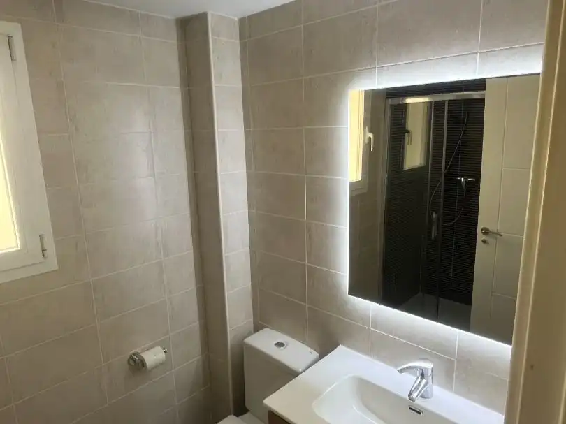 Flat for rent in Calle de los Procuradores del Común, 6, Sector Plaza de Toros Bathroom of Flat for rent in Segovia with Heating, Private garden and Parquet flooring