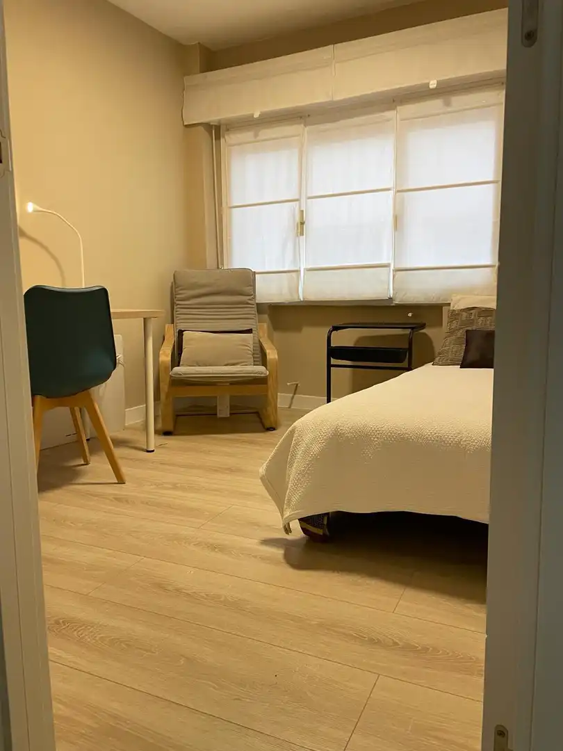 Room in Plaza del General Primo de Rivera, 5, Salesas - Foncalada - Campoamor Room in Plaza del General Primo de Rivera, 5, Salesas - Foncalada - Campoamor