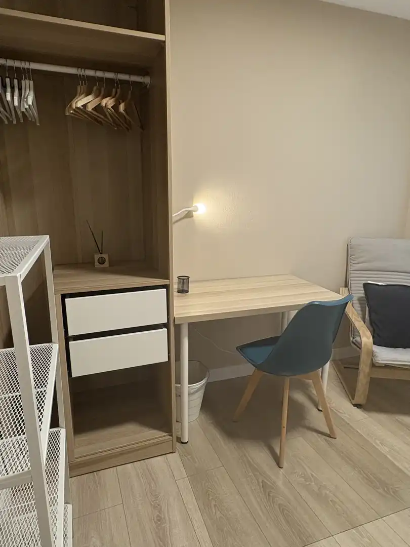 Room in Plaza del General Primo de Rivera, 5, Salesas - Foncalada - Campoamor Room in Plaza del General Primo de Rivera, 5, Salesas - Foncalada - Campoamor
