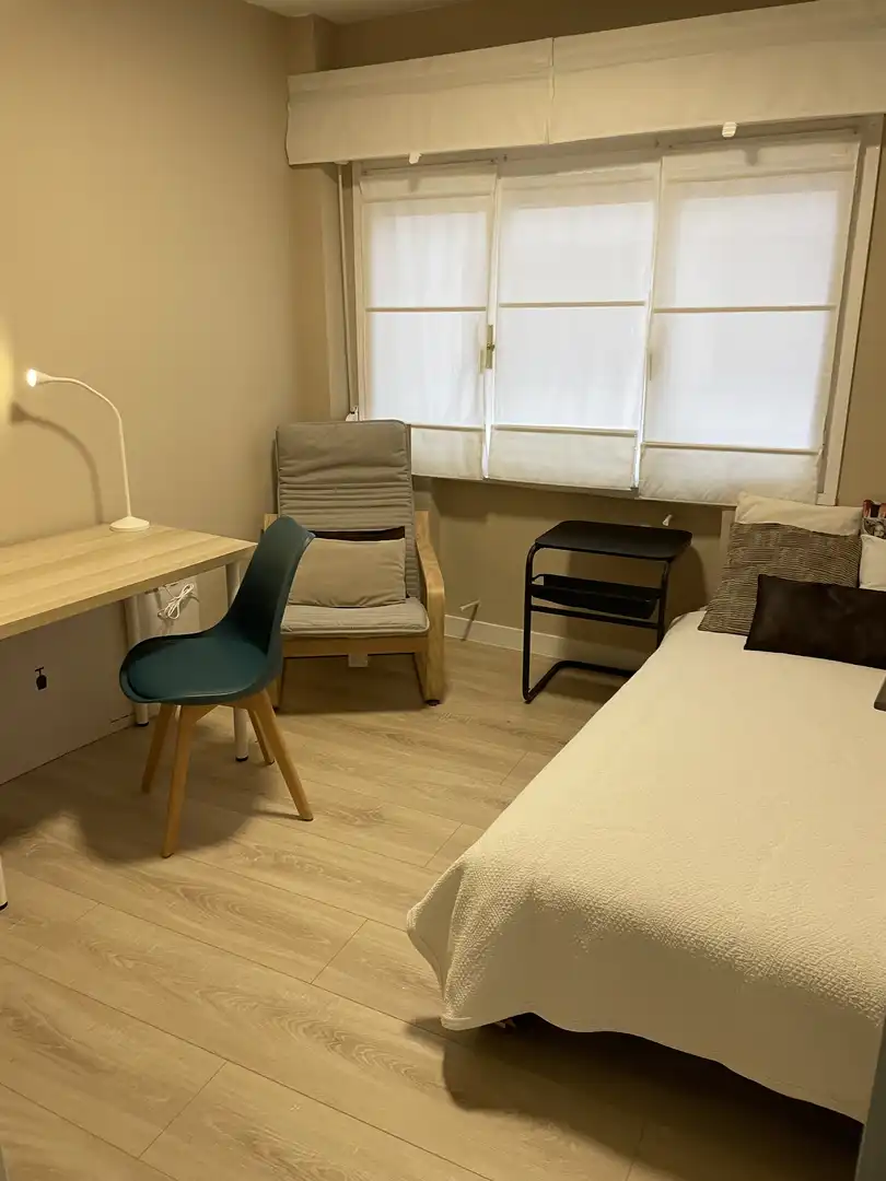 Room in Plaza del General Primo de Rivera, 5, Salesas - Foncalada - Campoamor Room in Plaza del General Primo de Rivera, 5, Salesas - Foncalada - Campoamor