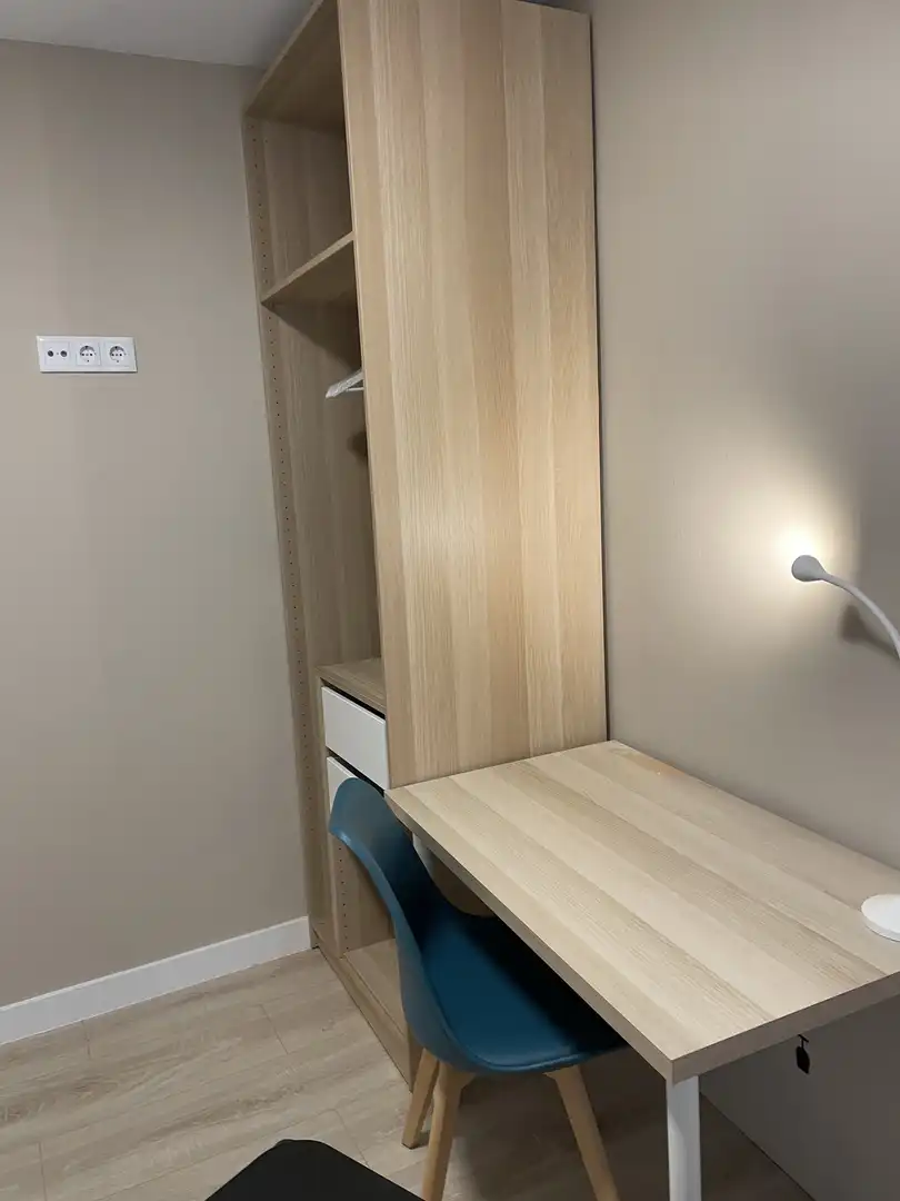 Room in Plaza del General Primo de Rivera, 5, Salesas - Foncalada - Campoamor Room in Plaza del General Primo de Rivera, 5, Salesas - Foncalada - Campoamor