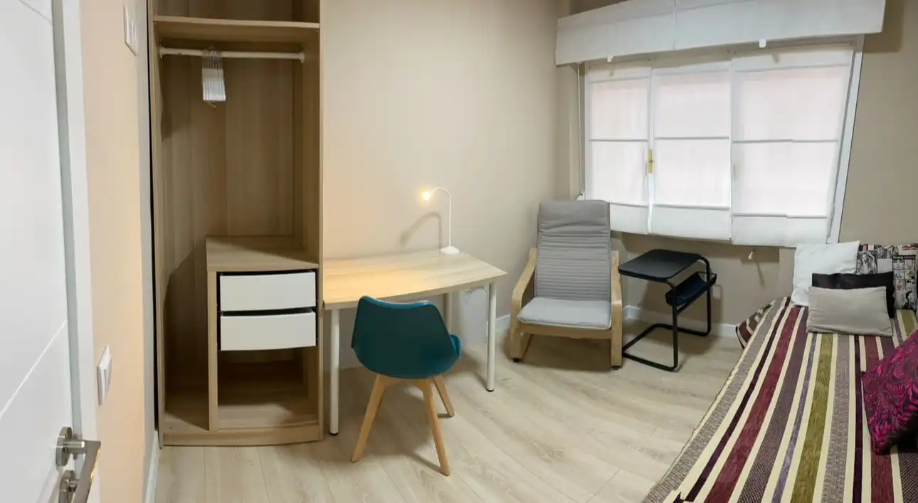 Room in Plaza del General Primo de Rivera, 5, Salesas - Foncalada - Campoamor Room in Plaza del General Primo de Rivera, 5, Salesas - Foncalada - Campoamor