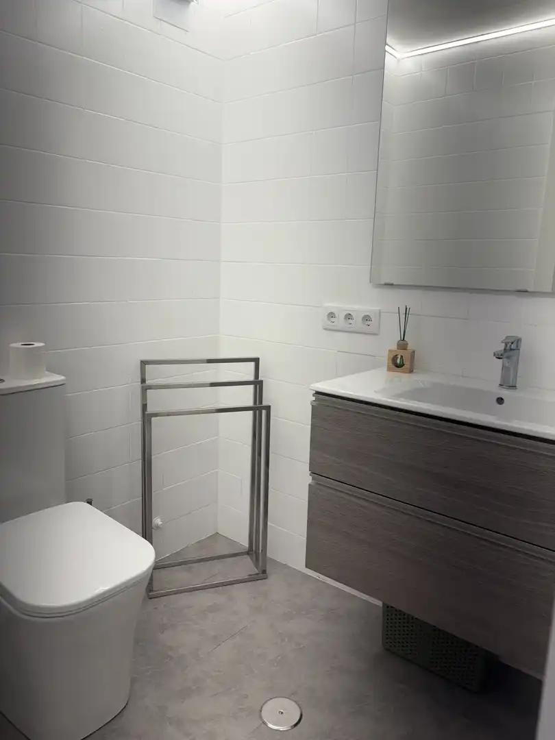 Room in Plaza del General Primo de Rivera, 5, Salesas - Foncalada - Campoamor Room in Plaza del General Primo de Rivera, 5, Salesas - Foncalada - Campoamor