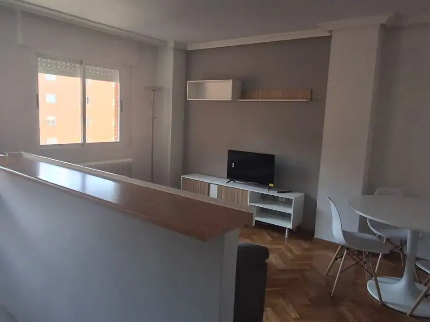 Flat for rent in Calle Guzmán de Alfarache, 5, Barrio Blanco Living room of Flat for rent in Salamanca with Heating, Parquet flooring and Furnished