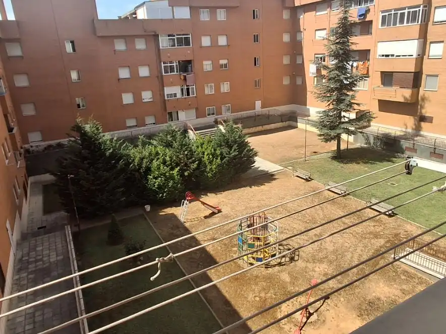 Flat for rent in Calle Guzmán de Alfarache, 5, Barrio Blanco Parking of Flat for rent in Salamanca with Heating, Parquet flooring and Furnished