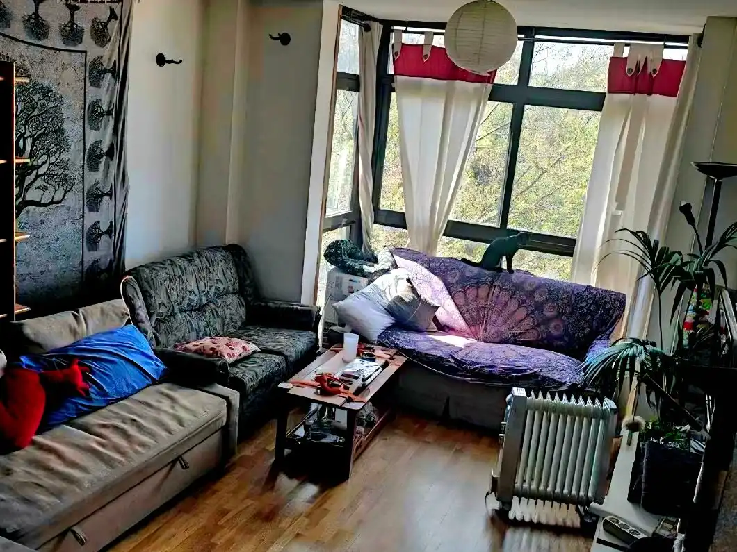 Flat for rent in Calle de Alba de Tormes, 15, Puerta Bonita Living room of Flat for rent in Madrid with Air Conditioner, Parquet flooring and Terrace