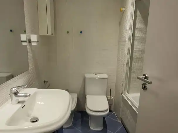 Flat for rent in Calle de Santiso, 5, Las Tablas Bathroom of Flat for rent in Madrid with Air Conditioner, Heating and Parquet flooring