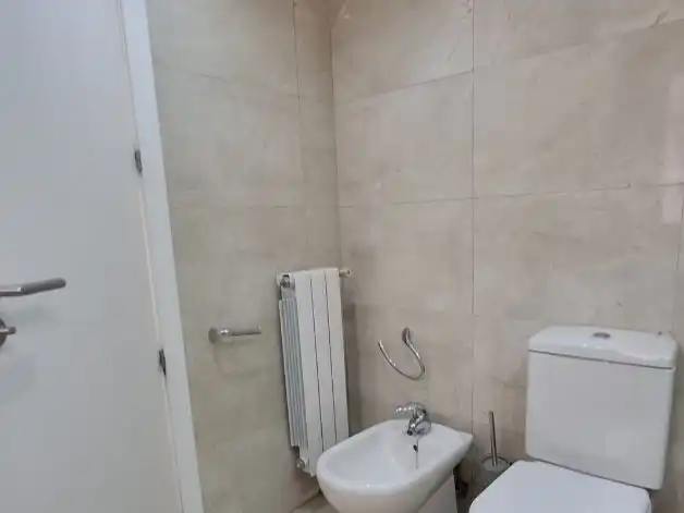Flat for rent in Calle de Santiso, 5, Las Tablas Bathroom of Flat for rent in Madrid with Air Conditioner, Heating and Parquet flooring