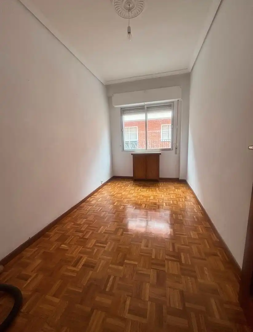 Flat for sale in Calle Florian Docampo, 12, San Lázaro Bedroom of Flat for sale in Zamora Capital with Heating, Parquet flooring and Terrace