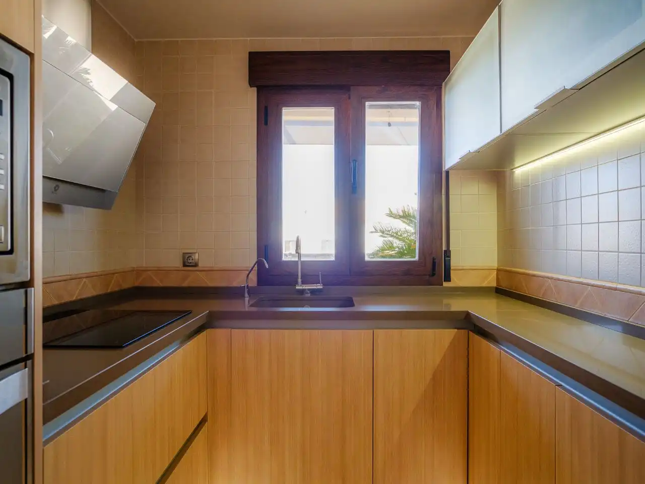 Piso de alquiler en Calle Lindero, 2, La Zubia Ciudad Cocina de Piso de alquiler en La Zubia con Aire acondicionado, Calefacción y Jardín privado