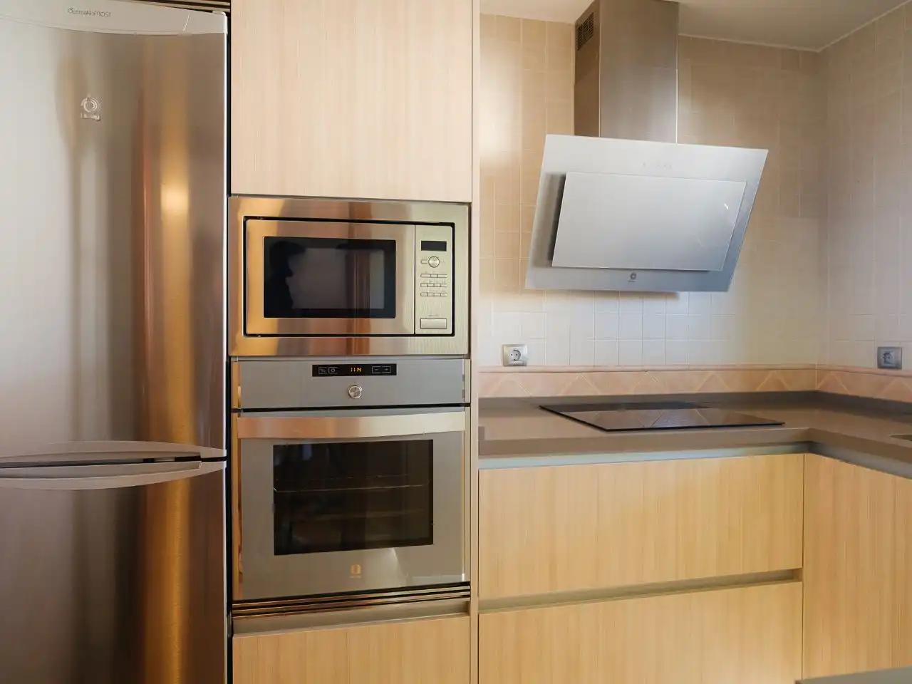 Piso de alquiler en Calle Lindero, 2, La Zubia Ciudad Cocina de Piso de alquiler en La Zubia con Aire acondicionado, Calefacción y Jardín privado