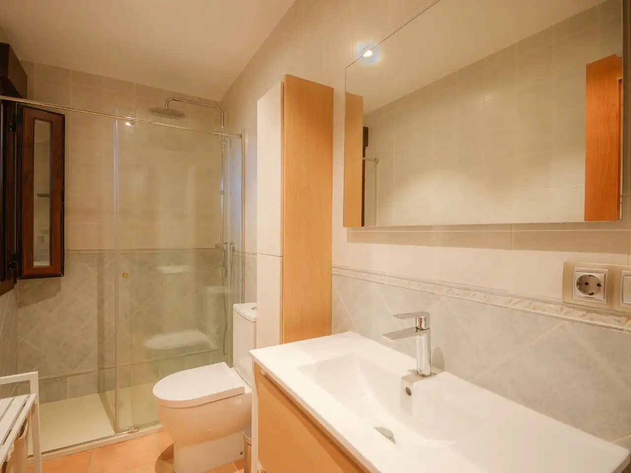 Piso de alquiler en Calle Lindero, 2, La Zubia Ciudad Baño de Piso de alquiler en La Zubia con Aire acondicionado, Calefacción y Jardín privado