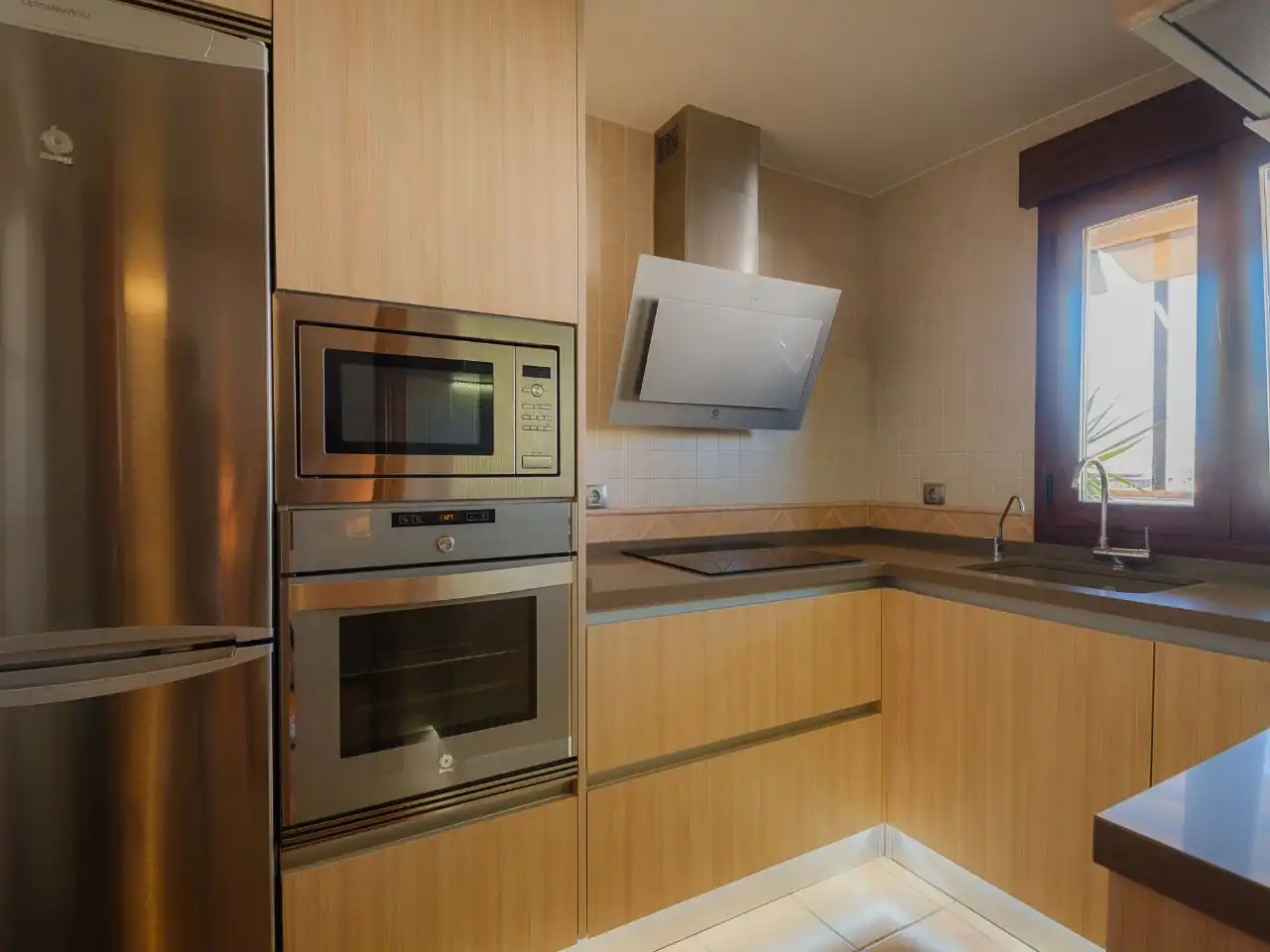 Piso de alquiler en Calle Lindero, 2, La Zubia Ciudad Cocina de Piso de alquiler en La Zubia con Aire acondicionado, Calefacción y Jardín privado