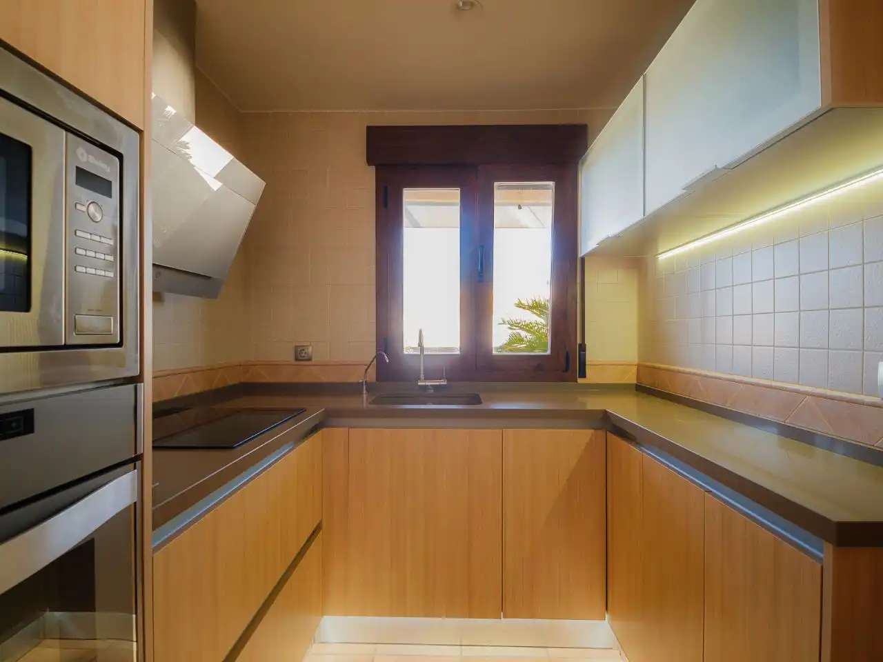 Piso de alquiler en Calle Lindero, 2, La Zubia Ciudad Cocina de Piso de alquiler en La Zubia con Aire acondicionado, Calefacción y Jardín privado
