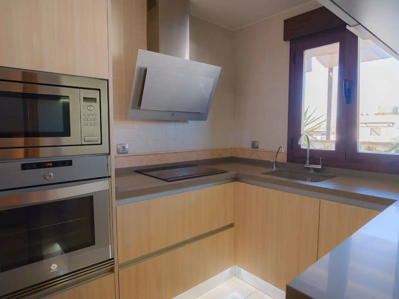 Piso de alquiler en Calle Lindero, 2, La Zubia Ciudad Cocina de Piso de alquiler en La Zubia con Aire acondicionado, Calefacción y Jardín privado