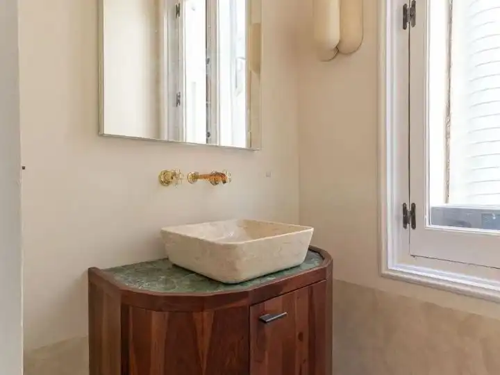 Flat for sale in Corredera Baja de San Pablo, 37, Universidad - Malasaña Bathroom of Flat for sale in Madrid Capital with Air Conditioner, Terrace and Balcony