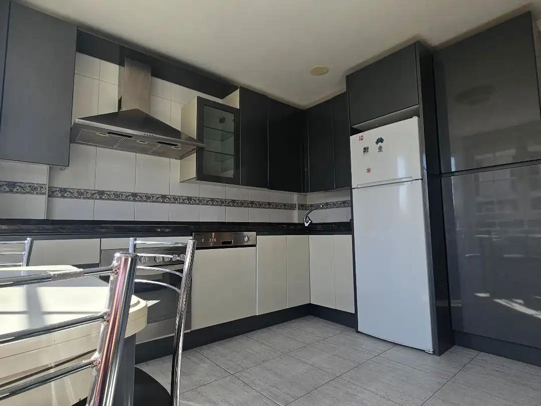 Casa o xalet en venda a Avenida Fontana, 1, Santa Marta de Tormes Cuina de Casa o xalet en venda en Santa Marta de Tormes amb Calefacció, Jardí privat i Parquet