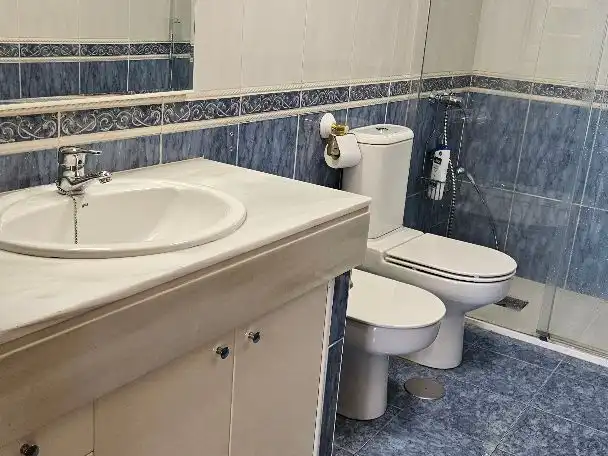 Casa o xalet en venda a Avenida Fontana, 1, Santa Marta de Tormes Bany de Casa o xalet en venda en Santa Marta de Tormes amb Calefacció, Jardí privat i Parquet