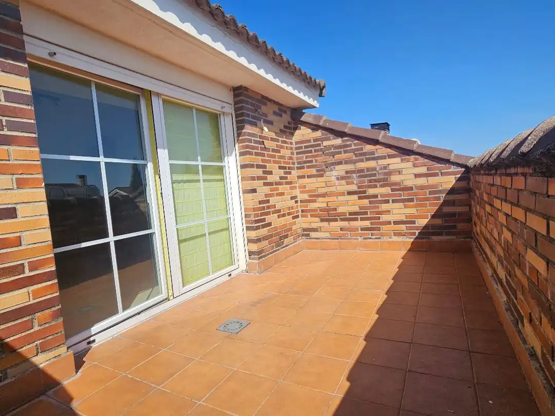 Casa o xalet en venda a Avenida Fontana, 1, Santa Marta de Tormes Terrassa de Casa o xalet en venda en Santa Marta de Tormes amb Calefacció, Jardí privat i Parquet