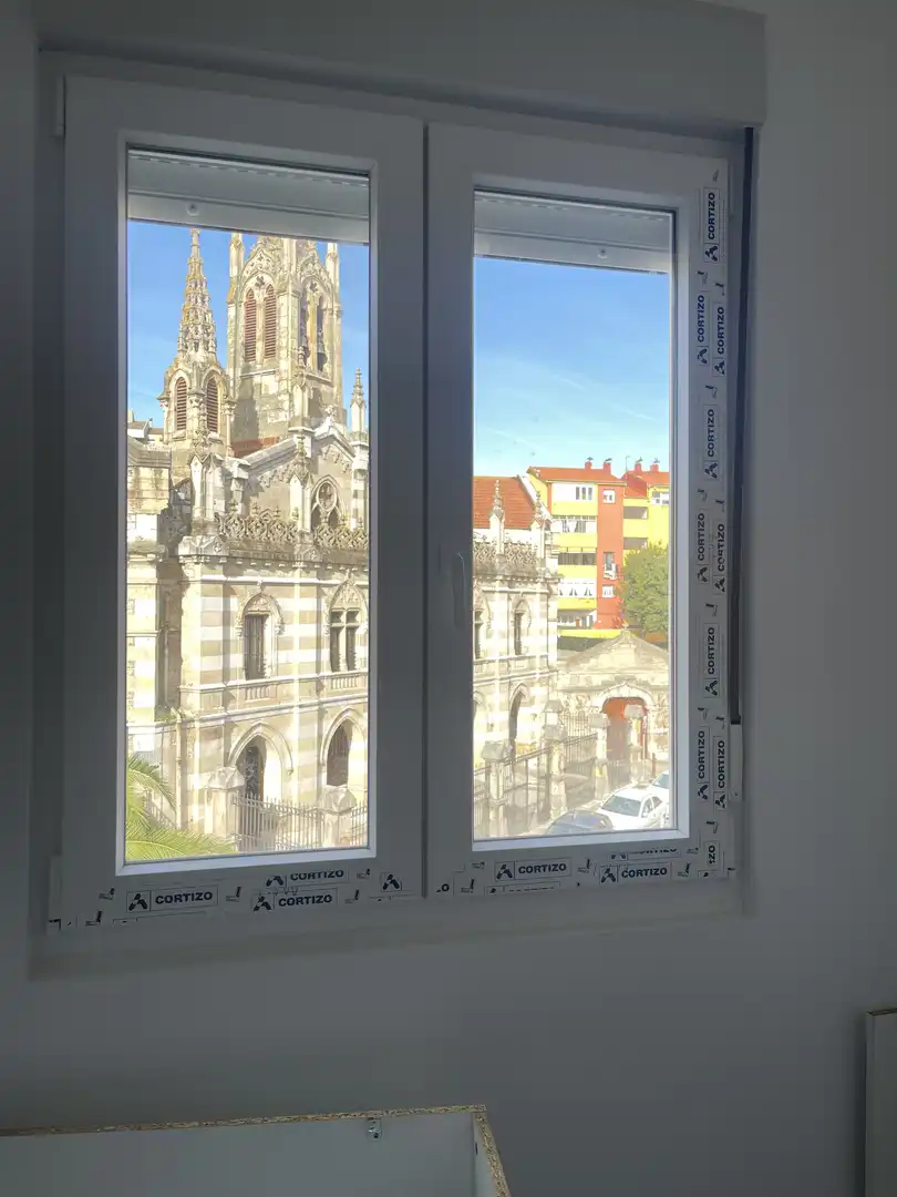 Zimmer in Calle de Valentín Lavín Casalís, 14, Cuatro Caminos Außenansicht von Wohnung zur untervermieten in Santander mit Möbliert