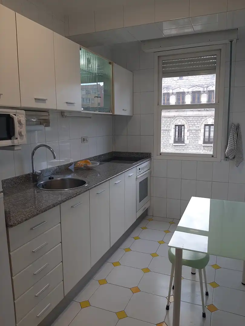 Zimmer in Calle de Valentín Lavín Casalís, 14, Cuatro Caminos Küche von Wohnung zur untervermieten in Santander mit Möbliert