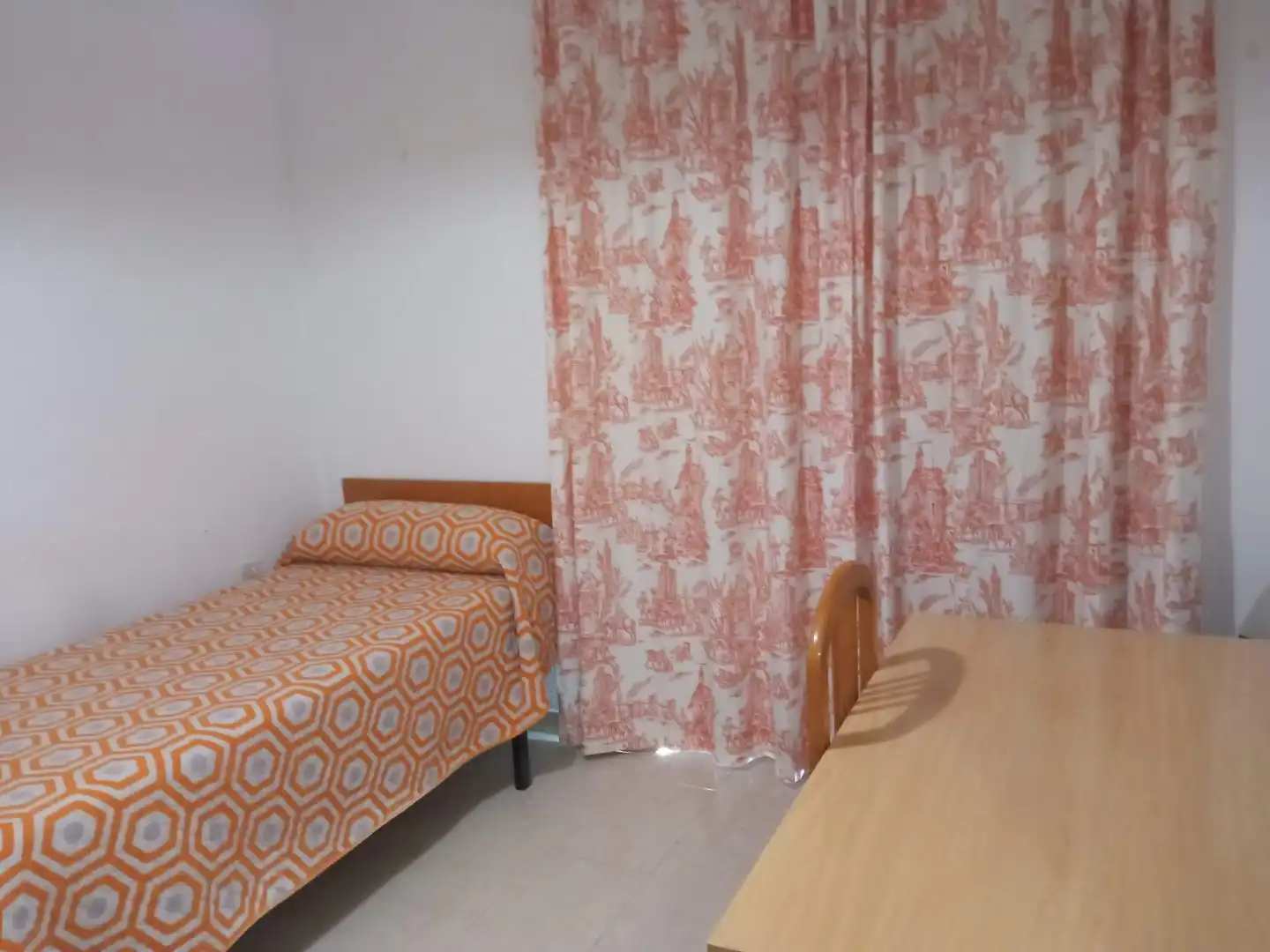 Flat for rent in Calle Machaquito, 10, Ciudad Jardín - Zoco Bedroom of Flat for rent in Córdoba with Air Conditioner, Heating and Terrace