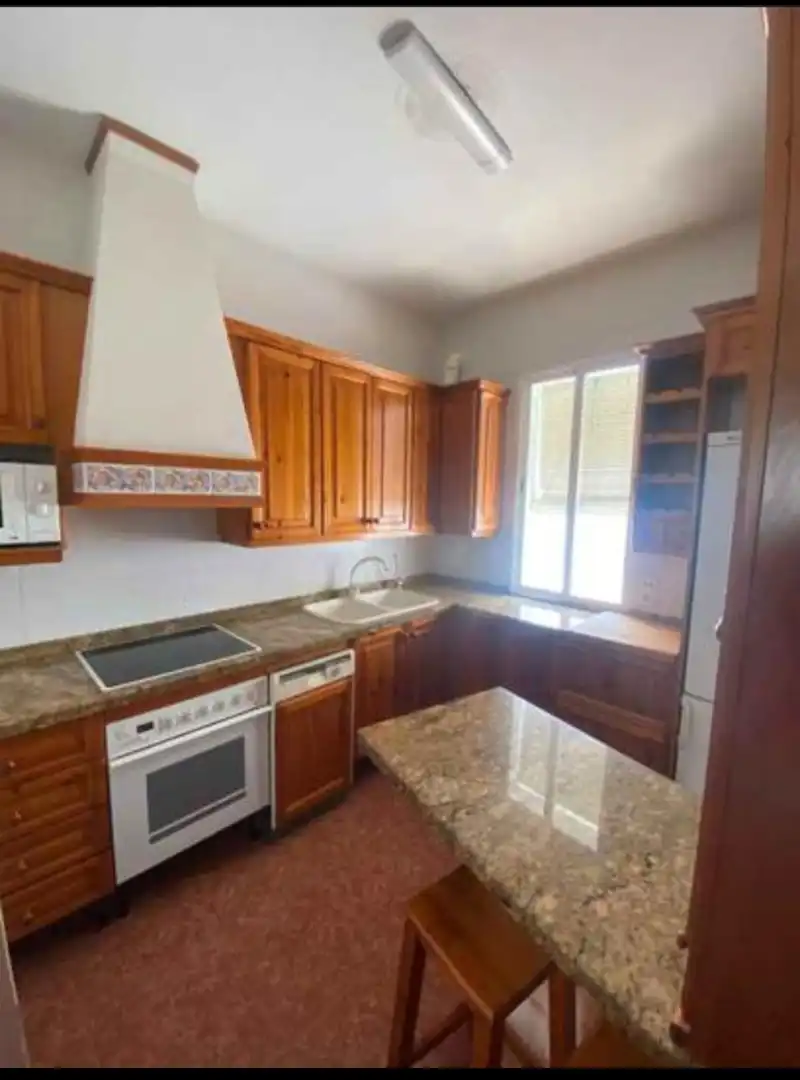Flat for rent in Calle Almaraz, 7, Cabra Kitchen of Flat for rent in Cabra with Air Conditioner, Heating and Terrace