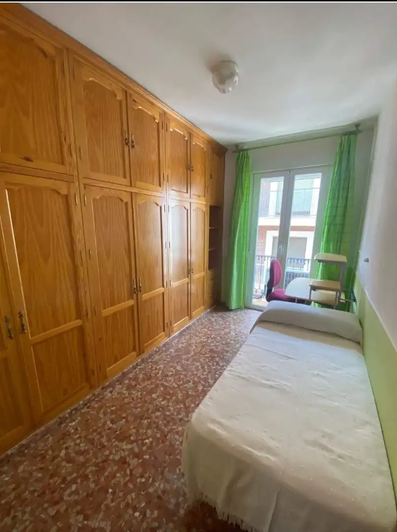 Flat for rent in Calle Almaraz, 7, Cabra Bedroom of Flat for rent in Cabra with Air Conditioner, Heating and Terrace