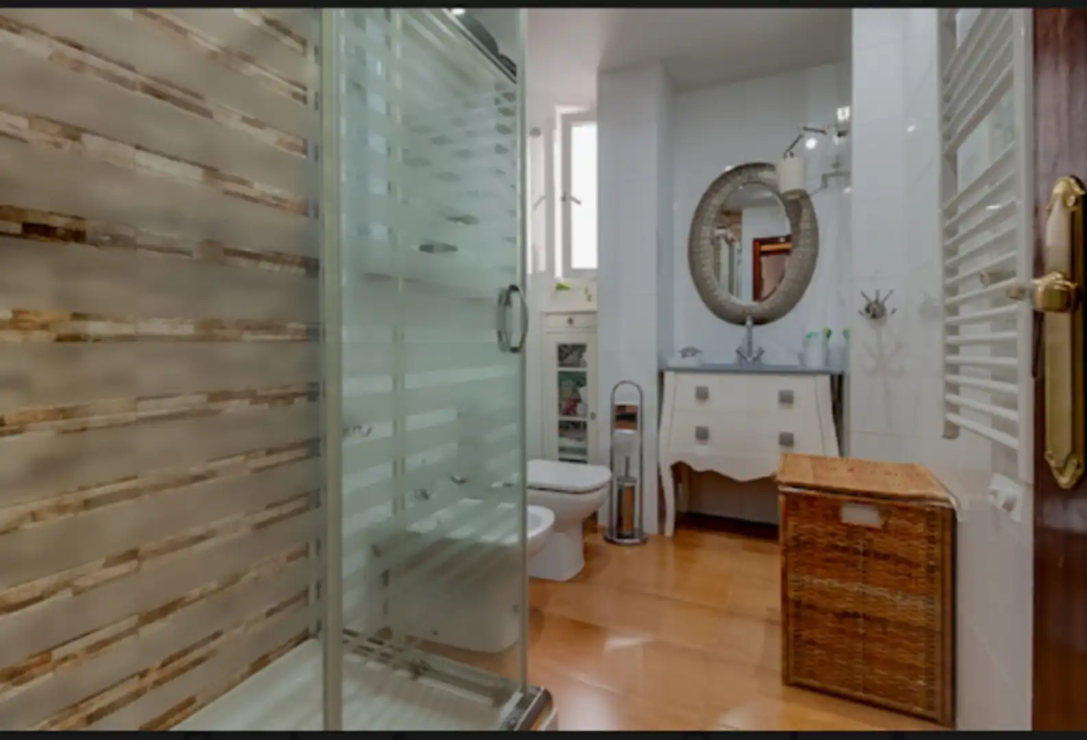 Flat for rent in Calle Almaraz, 7, Cabra Bathroom of Flat for rent in Cabra with Air Conditioner, Heating and Terrace