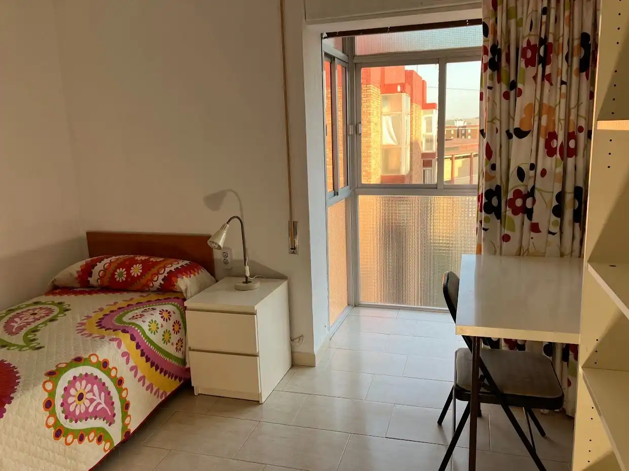 Piso de alquiler en Calle Machaquito, 10, Ciudad Jardín - Zoco Habitación de Piso de alquiler en Córdoba con Aire acondicionado, Calefacción y Terraza