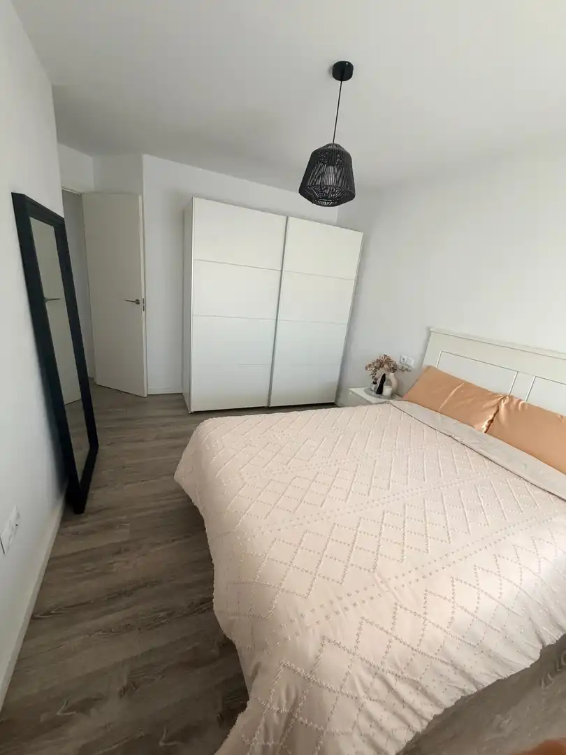 Flat for sale in Carrer del Capità Antoni Mena, 129, Sector V Bedroom of Flat for sale in Elche / Elx with Air Conditioner, Heating and Parquet flooring