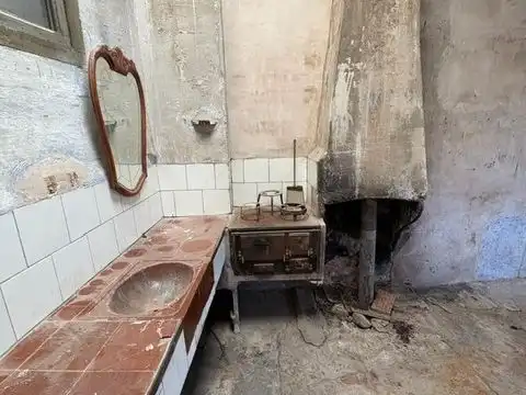 Casa adosada en venda a Carrer les Voltes, 14, Riba-roja d'Ebre Cuina de Casa adosada en venda en Riba-roja d'Ebre amb Terrassa i Traster