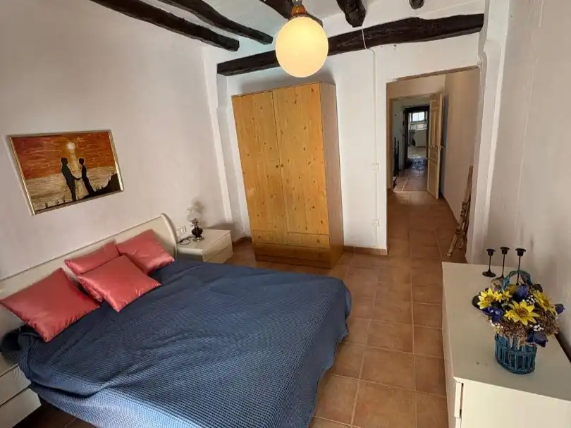 Casa adosada en venda a Carrer les Voltes, 14, Riba-roja d'Ebre Dormitori de Casa adosada en venda en Riba-roja d'Ebre amb Terrassa i Traster