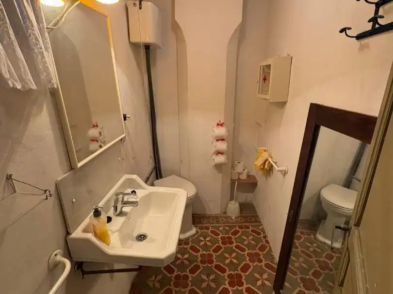 Casa adosada en venda a Carrer les Voltes, 14, Riba-roja d'Ebre Bany de Casa adosada en venda en Riba-roja d'Ebre amb Terrassa i Traster