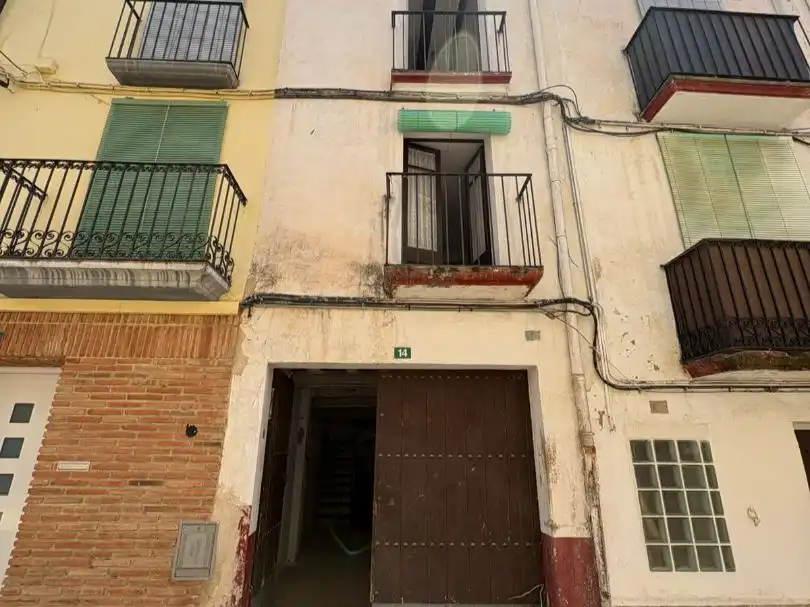Casa adosada en venda a Carrer les Voltes, 14, Riba-roja d'Ebre Vista exterior de Casa adosada en venda en Riba-roja d'Ebre amb Terrassa i Traster