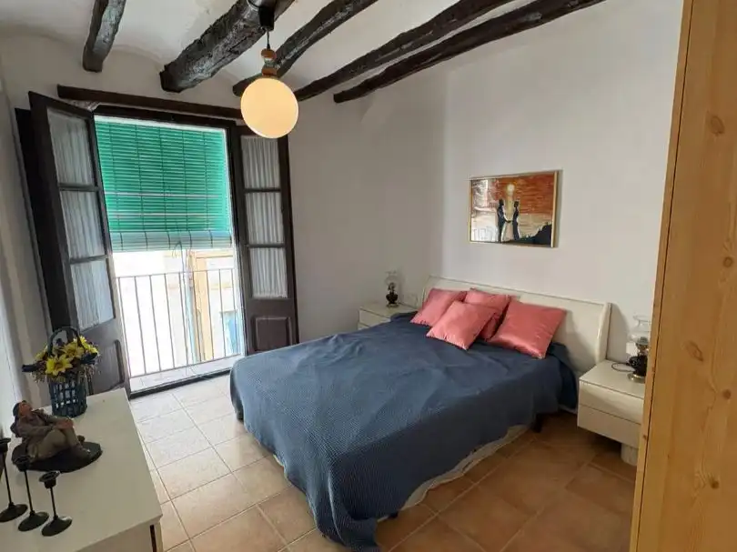 Casa adosada en venda a Carrer les Voltes, 14, Riba-roja d'Ebre Dormitori de Casa adosada en venda en Riba-roja d'Ebre amb Terrassa i Traster