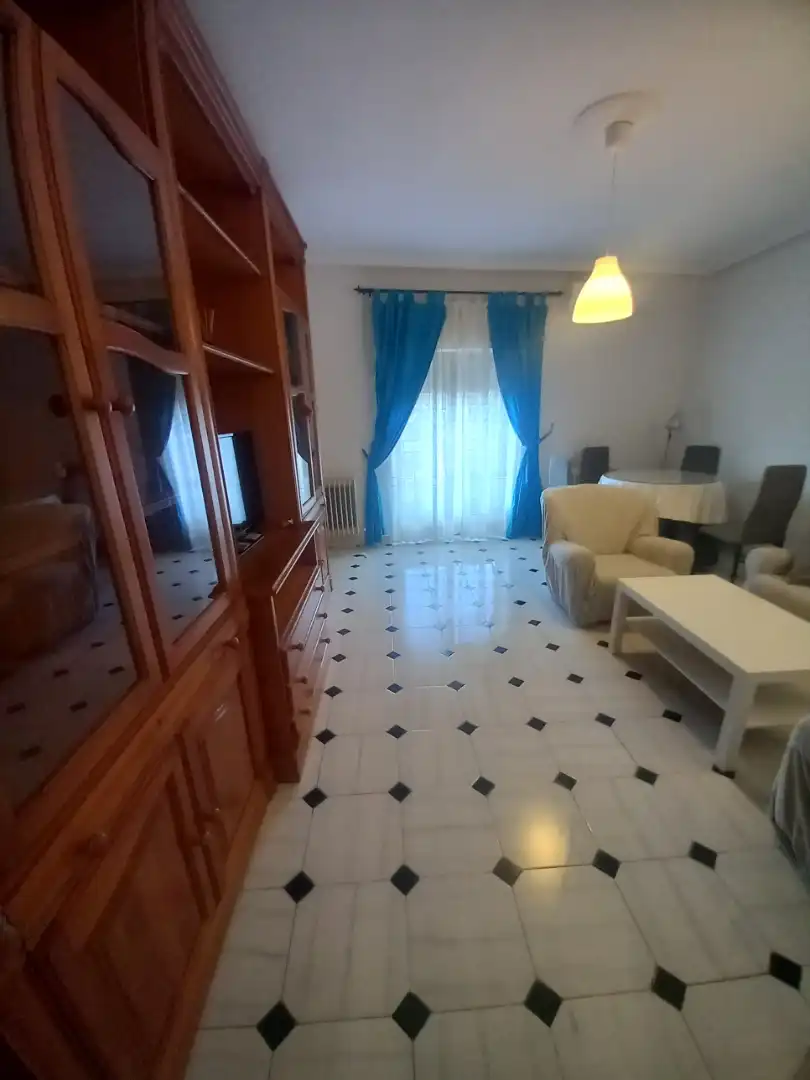 Sala de estar de Piso de alquiler en Nuñomoral con Aire acondicionado, Calefacción y Parquet