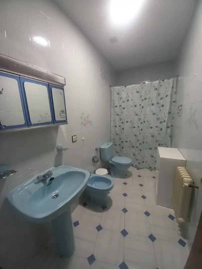 Baño de Piso de alquiler en Nuñomoral con Aire acondicionado, Calefacción y Parquet
