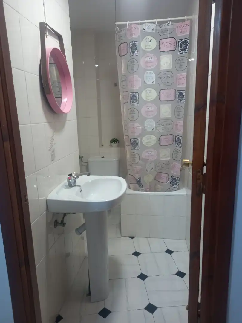 Baño de Piso de alquiler en Nuñomoral con Aire acondicionado, Calefacción y Parquet