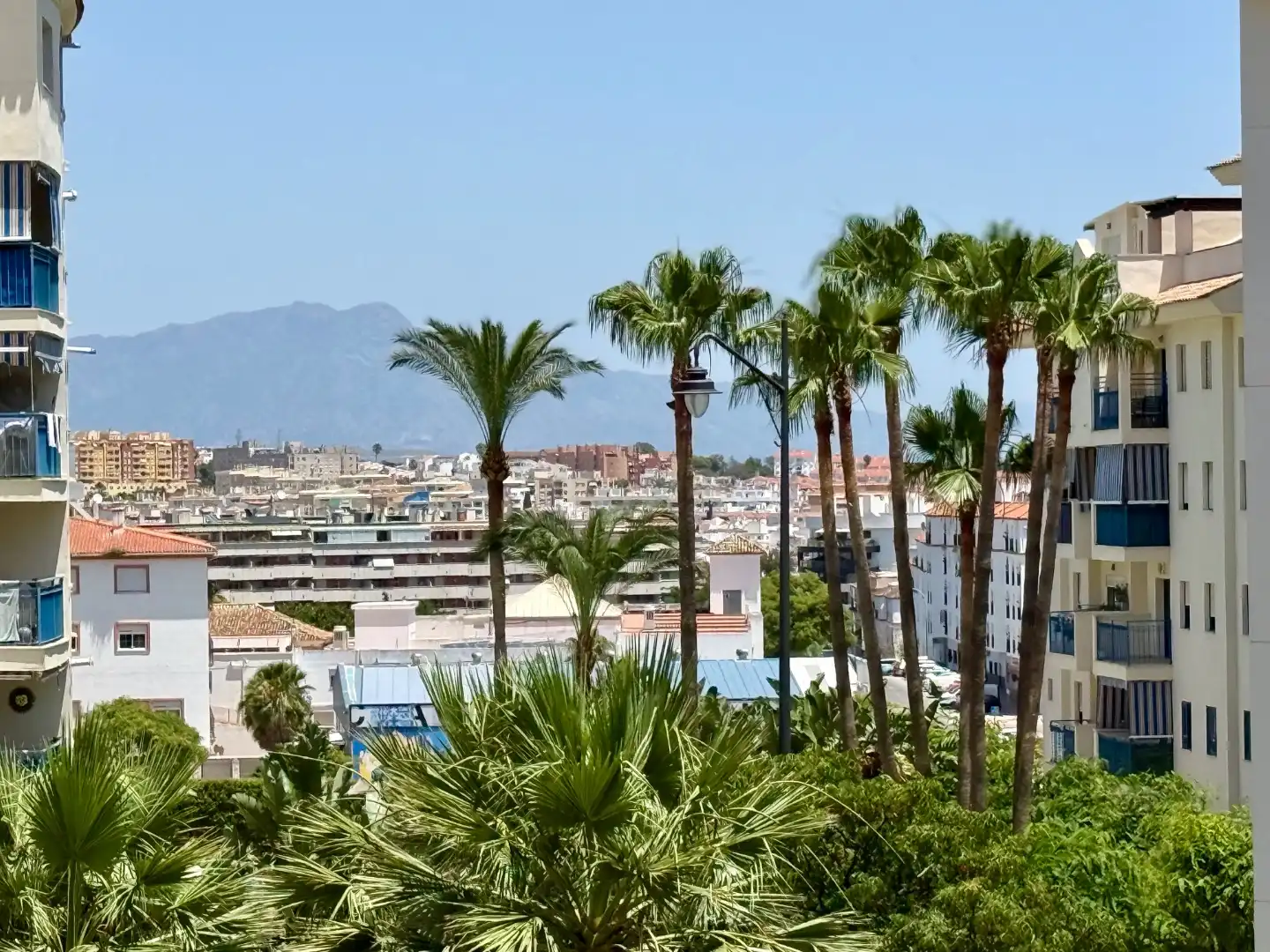 Pis en venda a Avenida Puerta del Mar, 45, Huerta Nueva Vista exterior de Pis en venda en Estepona amb Parquet, Terrassa i Piscina